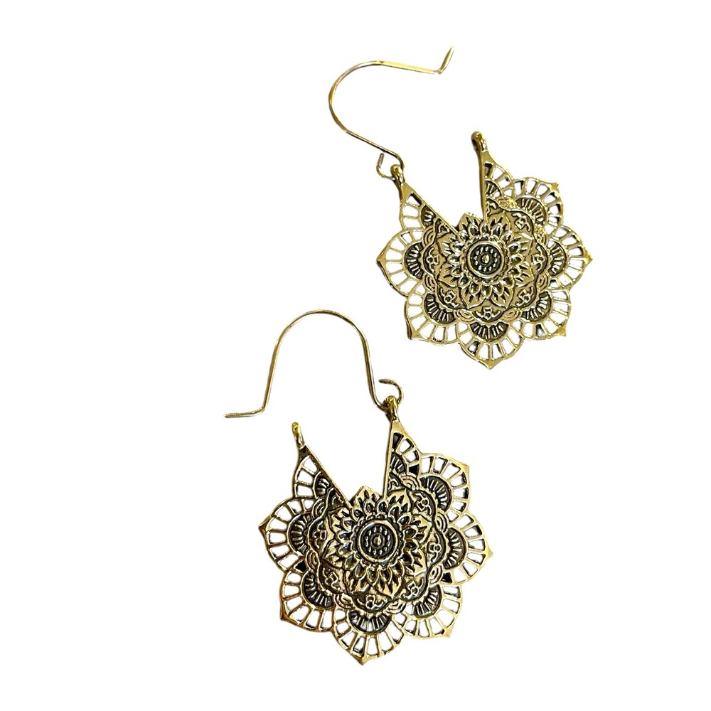 Antique color brass flower earrings